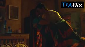 Khushboo Kamal shows her sexy side in 'Jhumke