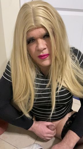 Amateur sexy trans crossdressing shemale talks dirty about need to suck a cock while in stockings and heels