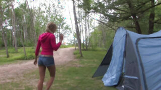 Las chicas de grandes tetas y culos grandes Sarah Vickers y Juicy Pearl se dan placer