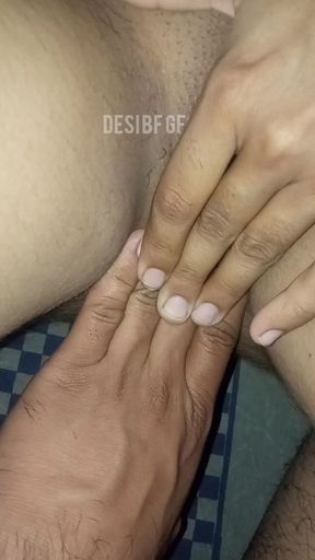 Jaipur wali Meri Girlfriend ki chut se khel ke ungli or condom laga kar  lund ghusa dia