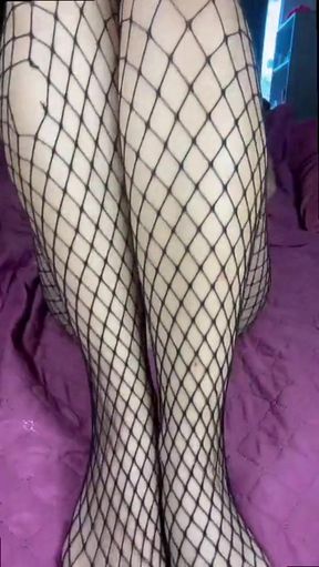 Amateur onlyfan shows off her pussy