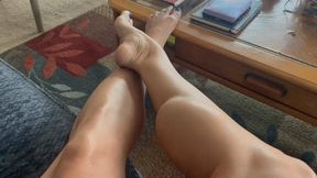 POV Relax Leg Cross Muscle Worship Barefoot