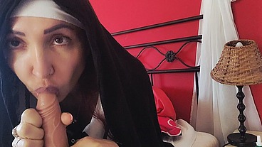 la suora è molto zozzona e goduriosa-hot nun very sexy