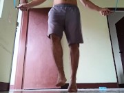 Haciendo ejercicio se me pone dura la verga y se me cae  los pantalones