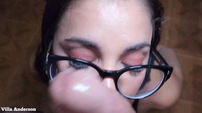 madrastra de lentes, le gusta que le den duro por el culo