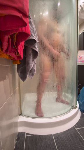 Amateur guy shower