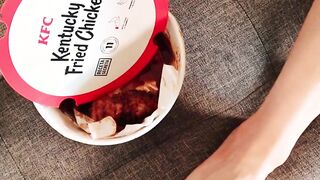 Feeding my girlfriend KFC with my Hot foot toes bondage mukbang