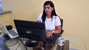 nicoly mattos nao resistiu e deu o cuzinho no sofa da recepcao depois de mamar o pau do chefe no escritorio