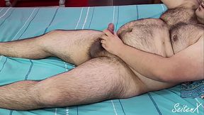 Osito peludo se toca hasta eyacular