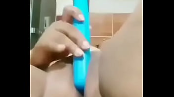 Nicarag&uuml_ense Se masturba con doble dildo