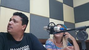 casal de primos e entrevistado na radio.
