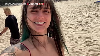 Beach fling leads to hot sex on the sand