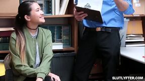 Cutie hot babe Jade Noir sucking a meaty cock