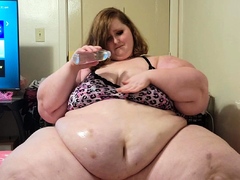 Fat BBW with big boobs masturbating and squirtin on cam