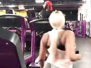 Black chick doing work out