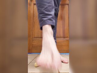 Imagine getting squashed like this by those large knob feet