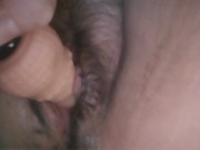 chatte poilue avec squirt timide !