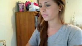 Webcam show with teen beauty showing her awesome ass