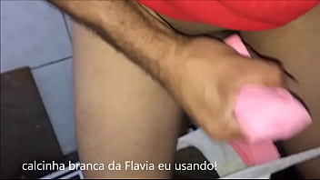 Cdzinha LimaSp Punhetando usando a calcinha branca da Flavia e a calcinha rosa asa delta da mae dela no pau 23102018