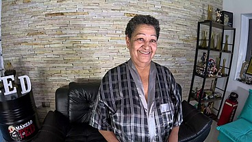 Metendo o ferro na idosa e netos que me perdoem - Dora Rodrigues