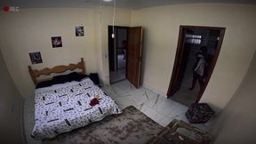 aluguei o quarto com uma camera escondida nao resisti e fodi a safada