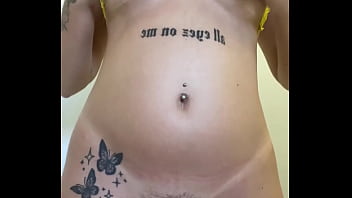 Novinha tatuada gostosa