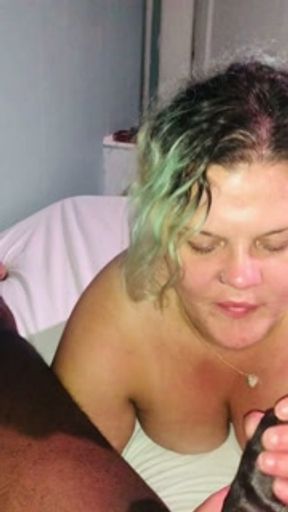 Married women! Let’s get it on! Happy new year and merry Christmas! New year new girl! 💯🎊🎉💪🏾🎄