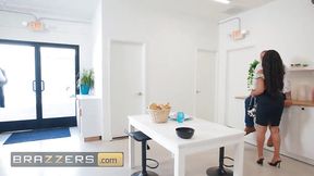 Abigaiil Morris cheats on her man and gets rewarded with a facial