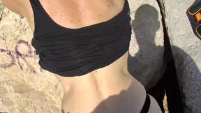 apres avoir bien exhibe ma chate sur une digue je le suce a fond et il me baise