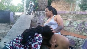 mi hermanastra vino arreglarme las u&ntilde_as y se excita al verme en minifalda parte 2