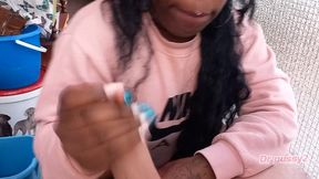 dr pussy2 - ebony novinha viciada em pau enorme e fazer broches tira o leite todo so com a boca quente e faz grande garganta funda quando todos saiem de casa