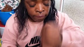 dr pussy2 - ebony novinha viciada em pau enorme e fazer broches tira o leite todo so com a boca quente e faz grande garganta funda quando todos saiem de casa