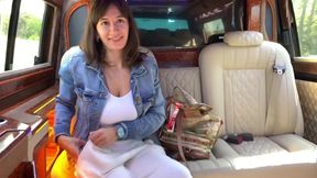 Spontaneous Blowjob in a Taxi Ended with a Huge Mouth Cumshot