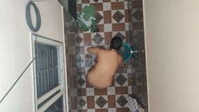 Saw the Neighbor's Sister-in-law Taking a Bath