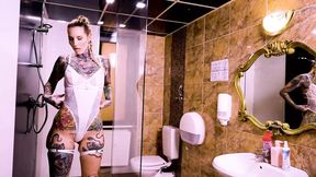 Hot bombshell drinks cum from his happy end