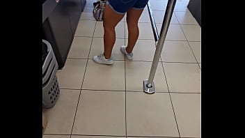 candid milf on shots at shoping