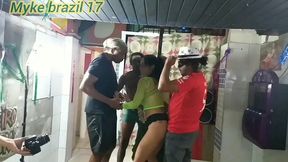 carnaval com belinha baracho e muitos homes com sexo vacinal e sexo anal