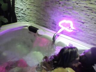HAWT SEXY TUB INTERRACIAL MAKEOUT - VAPORWAVE AESTHETIC