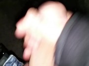 Je pisse et me branle au jus dans une cave