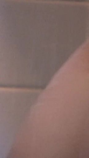 Creeping on a Hot College Girl Showering