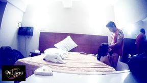 en el telo me la empieza a chupar y despues quiere que se la meta, pero alguien nos espia - short (sin censura)