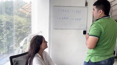 ME FOLLO DURO A LA PROFE DE INGLES DURANTE LA CLASE