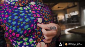 MOMMY'S GIRL - Petite SQUIRTER Coco Lovelock Keeps Splashing On Upside Down MILF Lauren Phillips