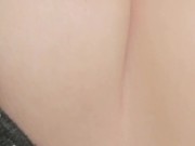 Jugando con pinzas en mis pezones