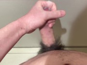 【音無し】トイレでオナニーしてそのまま壁に大量の精子をかけちゃうデカチンオナニー