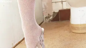 Kerry Louise loves getting cum at the gloryhole