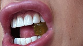 I bite through small (1920x1080 FULL HD)MOV