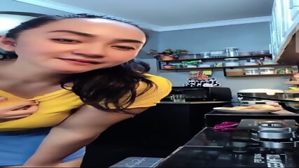 Tante bohay cantik masak didapur