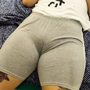 My stepmom&#039;s tight leggings tempted me to suck her pussy