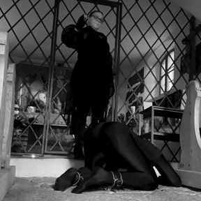 Dominatrix mistress April - the confessional